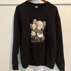 Uniqlo KAWS Sweatshirt Mens Medium UT Companion Crewneck Limited Edition Art
